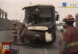 Choque de bus y camión dejó un muerto en la Panamericana Sur