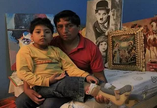 Artista cusqueño remata sus obras para costear tratamiento de su hijo enfermo