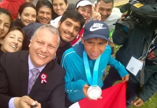 Atleta Raúl Pacheco lució su medalla en Desfile Militar 