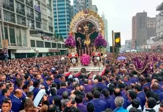 Continúa la segunda procesión del Señor de los Milagros por Lima