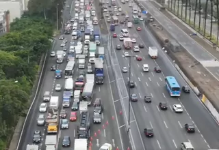 Gran congestión vehicular tras accidente entre bus y camión en Panamericana Sur