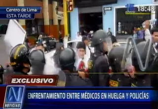 Grupo de médicos en huelga se enfrentó con la policía