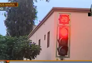 Jesús María: arreglan semáforo colocado al revés tras denuncia de Canal N