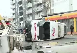 Lince: Accidente entre bus de transporte público y ambulancia dejó un herido