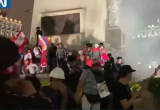 Policía retiró a manifestantes que ingresaron a Plaza San Martín