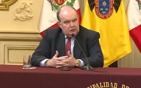 Rafael López Aliaga saludó el cambio de Carlos Oliva en el Consejo Fiscal