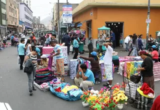 Restringen la presencia de ambulantes y carretilleros en el Centro de Lima