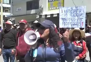 [VIDEO] Huancayo: Padres y docentes reclaman culminación de aulas de contingencia