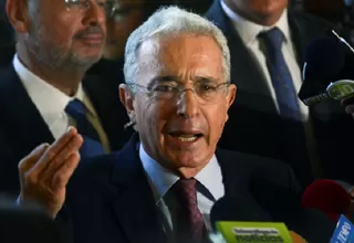 Álvaro Uribe renuncia a su curul en el Senado de Colombia