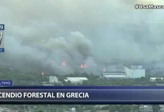Evacúan dos suburbios en Grecia por un fuerte incendio que ha quemado casas