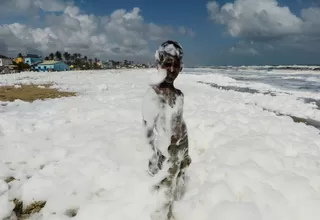 India: Espuma tóxica causa peligro de contaminación en famosa playa