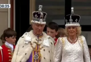 El rey Carlos III y Camila realizaron tradicional saludo desde el balcón del palacio Buckingham