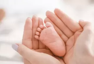 Coronavirus: 10 recién nacidos dieron positivo al COVID-19 en maternidad en Rumania