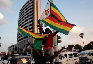 Zimbabue: población celebra en las calles la dimisión de Mugabe