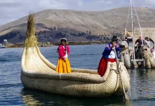 Puno: realizan singular carrera de caballos de totora en el Lago Titicaca