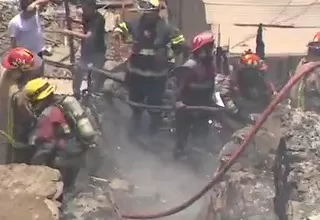 [VIDEO] Bomberos controlan incendio en Los Olivos