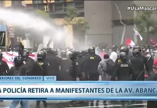Cercado de Lima: Policía retira a manifestantes que tomaron la av. Abancay