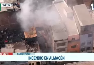 Barrios Altos: Dos viviendas afectadas tras incendio en almacén