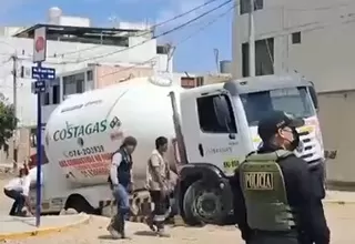 Chiclayo: Camión cisterna se hunde en calle donde se ejecuta obra