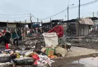 Chimbote: incendio destruyó varios puestos de mercado 