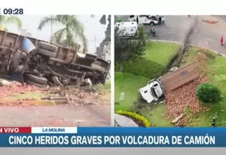 Cinco heridos dejó volcadura de camión que trasladaba ladrillos en La Molina