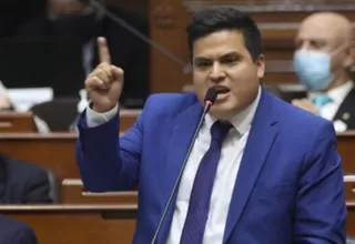 Congresista Bazán impulsa moción de censura contra ministro Palacios