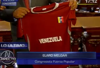Congresista fujimorista muestra camiseta venezolana a minutos de iniciar el partido