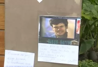 Diego Bertie: dejan flores y mensajes en casa del actor y cantante