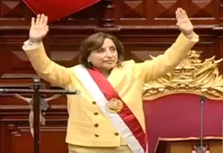 Dina Boluarte juró como nueva presidenta del Perú