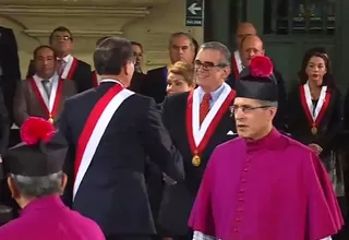Vizcarra y Pedro Olaechea se saludaron previo al inicio de la misa y Te Deum