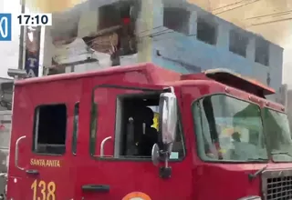 Fuerte incendio en centro odontológico de San Juan de Lurigancho