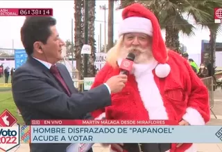Hombre acudió disfrazado de Papá Noel a su local de votación
