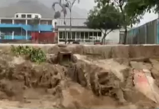 Huaico destruyó gran parte de la pared de un colegio en Chaclacayo