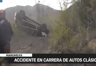 Huancavelica: Auto volcó durante competencia de autos clásicos