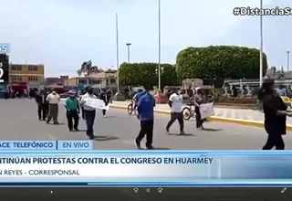 Decenas de personas protestan contra el Congreso en Huarmey