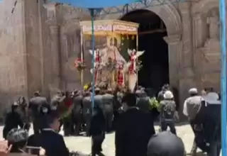 Puno: Presencia de manifestantes obligó a que imagen de la Virgen de la Candelaria sea guardada en la Catedral