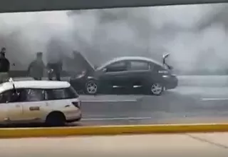 Se incendia vehículo en la Vía Expresa