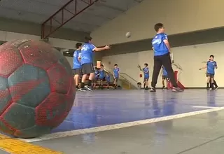 Jóvenes deportistas peruanos buscan hacer historia en la 50 Interamnia World Cup de handball en Italia