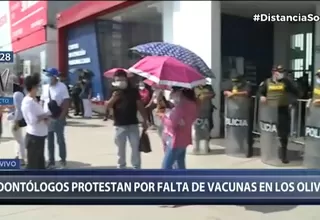 Odontólogos protestan ante falta de vacunas en Los Olivos