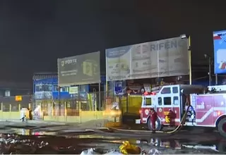 Los Olivos: Incendio consumió más de 150 puestos de centro ferretero