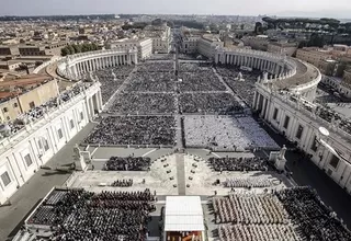 Papa Francisco proclamó santos a Óscar Romero y a Pablo VI en el Vaticano