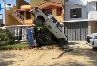 Piura: Camioneta termina encima de otras tras accidente