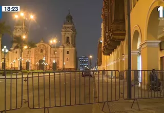 Plaza de Armas del Centro Histórico de Lima luce con rejas