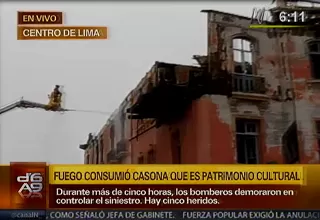 Bomberos continúan trabajando en casona quemada en la plaza Dos de Mayo