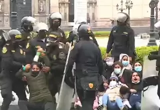 Protesta de trabajadores municipales en Plaza de Armas