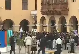 Protesta de trabajadores municipales en la Plaza de Armas