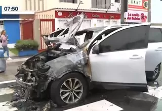 Pueblo Libre: Vehículo se incendió en plena calle