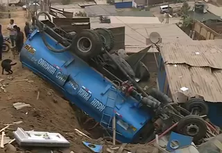Puente Piedra: Camión cisterna se despistó y cayó sobre tres viviendas
