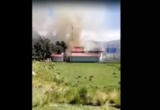 Puno: vándalos queman locales públicos en Yunguyo