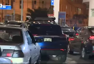 Reportan largas filas de autos por desabastecimiento de GLP en La Victoria y Breña